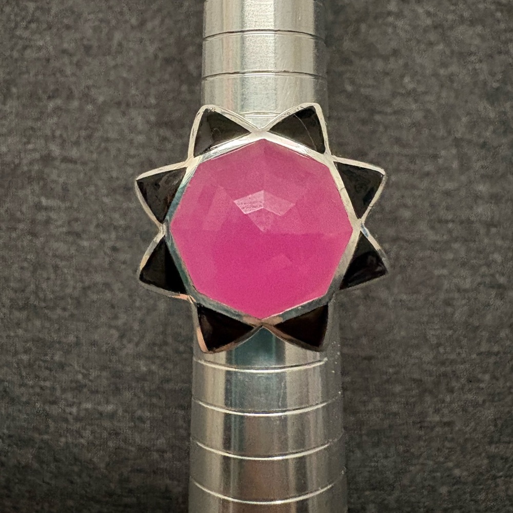 Stephen Webster 
STERLING SILVER 
RUBY AND ENAMEL RING